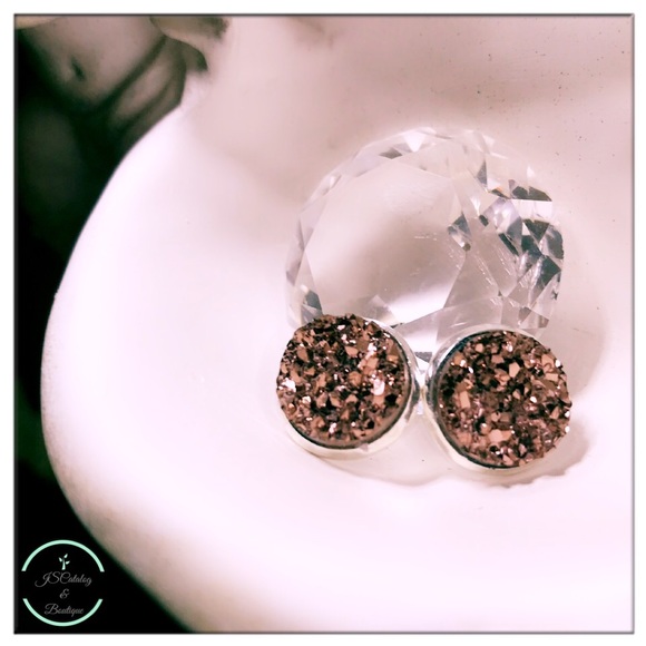 JSCatalog Jewelry - 🎉HP🎉Rose Gold Chunky Druzy on Silver Stud